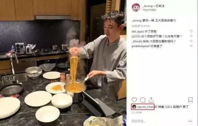 网曝杨幂李易峰在三里屯搂腰亲吻？两人行程透露实情真相