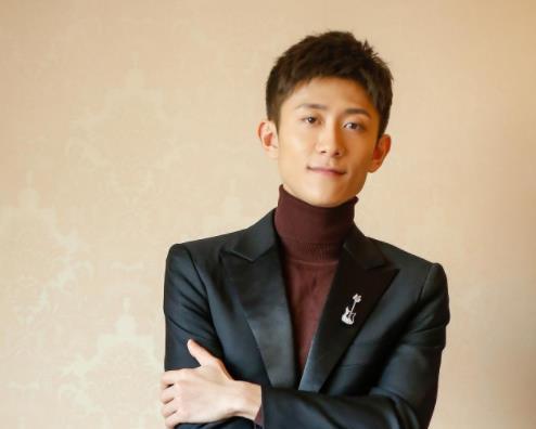 张一山低调宣布恋情，不是杨紫而是她，他俩还有这层关系！