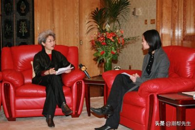 ​69岁傅莹告诉你：真正优雅得体的女人，根本不会在乎白发和皱纹