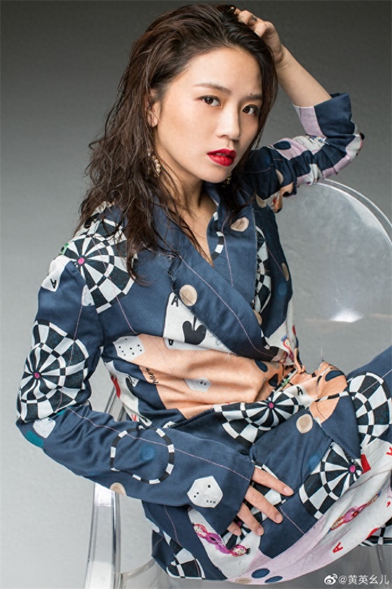 清秀、柔美的女歌手黄英,你知道她的老公,儿子、女儿吗