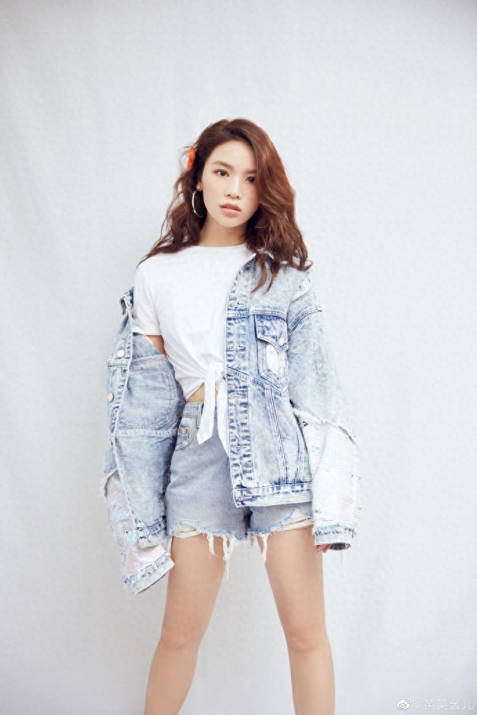 清秀、柔美的女歌手黄英,你知道她的老公,儿子、女儿吗