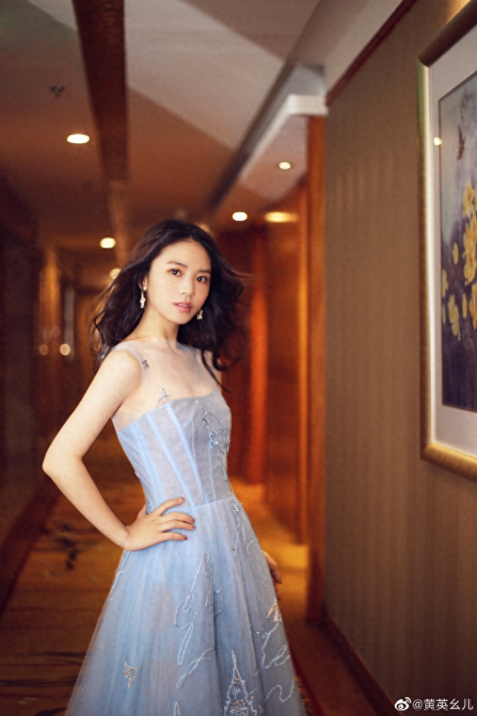 清秀、柔美的女歌手黄英,你知道她的老公,儿子、女儿吗