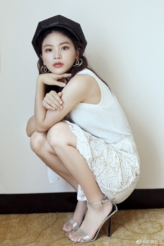 清秀、柔美的女歌手黄英,你知道她的老公,儿子、女儿吗