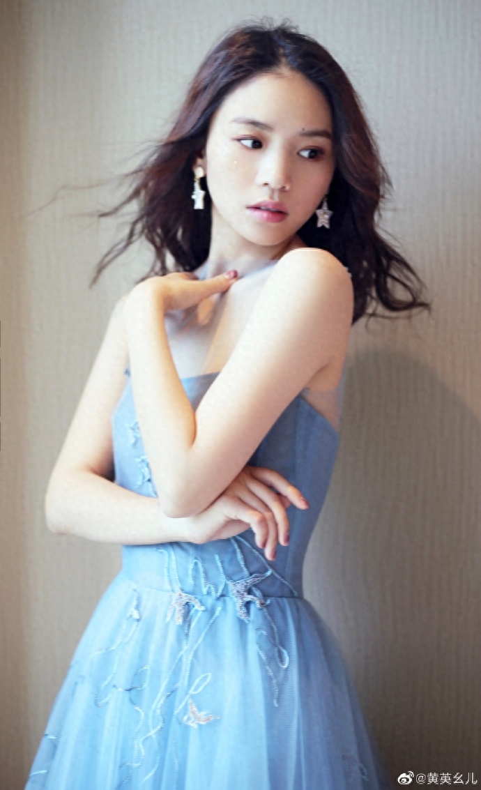 清秀、柔美的女歌手黄英,你知道她的老公,儿子、女儿吗