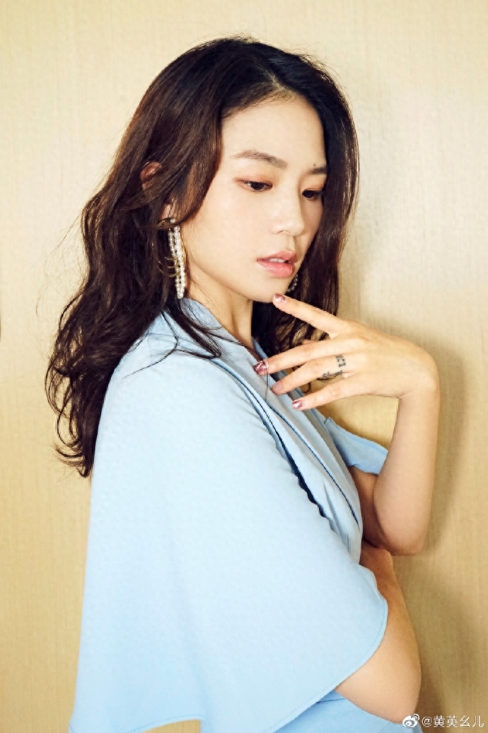 清秀、柔美的女歌手黄英,你知道她的老公,儿子、女儿吗