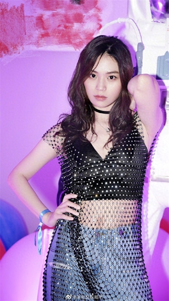 清秀、柔美的女歌手黄英,你知道她的老公,儿子、女儿吗