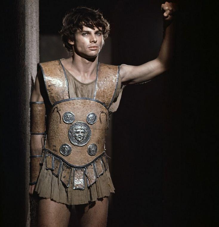 海勒姆·凯勒个人资料写真作品