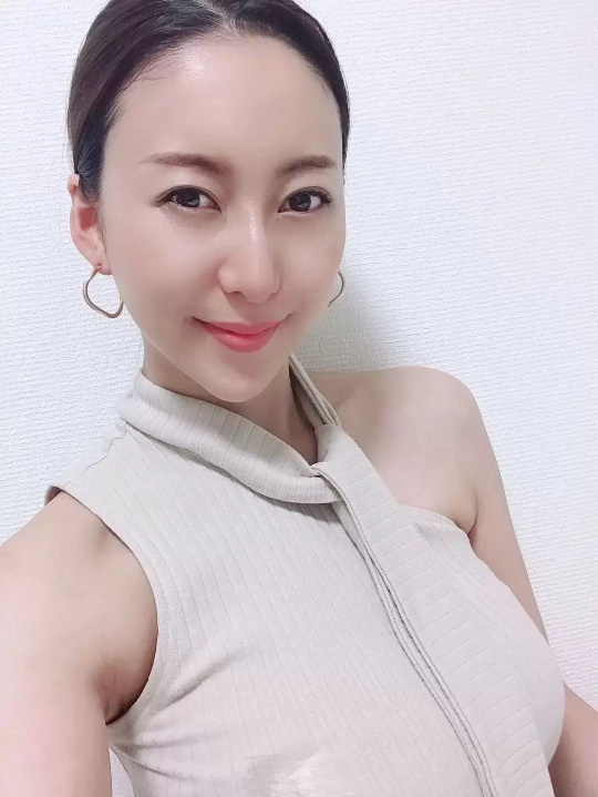 你以为她是空姐，其实她是松下纱荣子