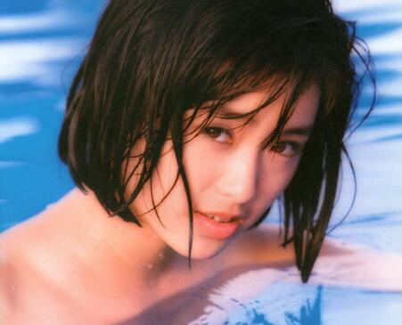 酒井法子在线乞讨引热议 因吸毒被封杀如今想来中国圈钱