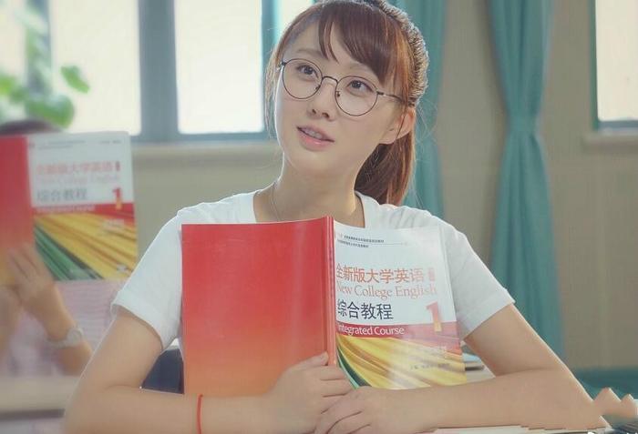 她是90后新锐小花，演《热血狂篮》成名，新剧美艳不输宋伊人？