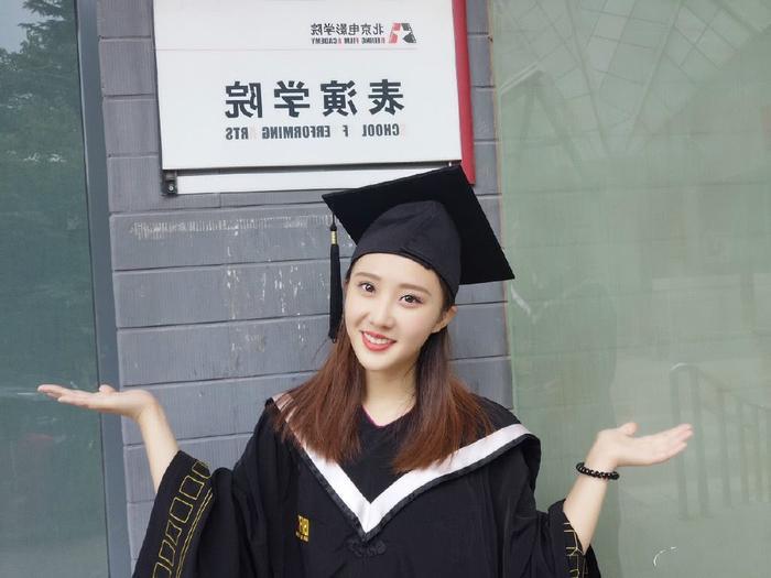 她是90后新锐小花，演《热血狂篮》成名，新剧美艳不输宋伊人？