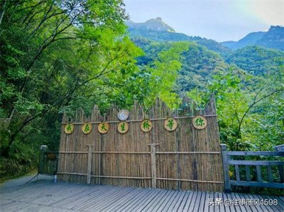 ​秋风乍起 山川尽染 我在神农架林区天生桥 等你来探秋