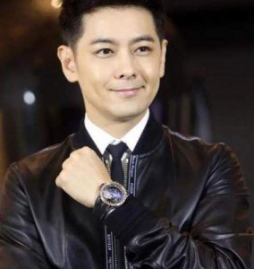 ​林志颖公开父亲年轻时帅照，称其拥有“演员基因”，成功复制曾走过的路