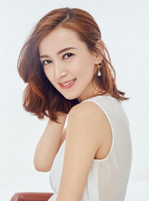 央视主持人小尼的老婆,不仅长得漂亮,学历还高,真羡慕