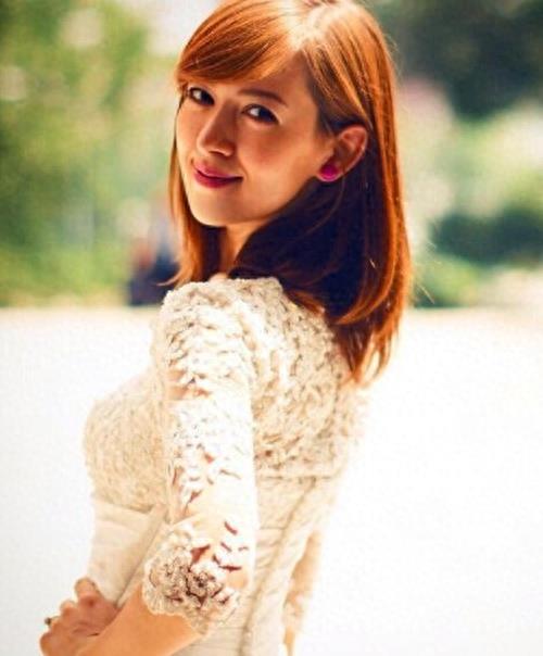 央视主持人小尼的老婆,不仅长得漂亮,学历还高,真羡慕