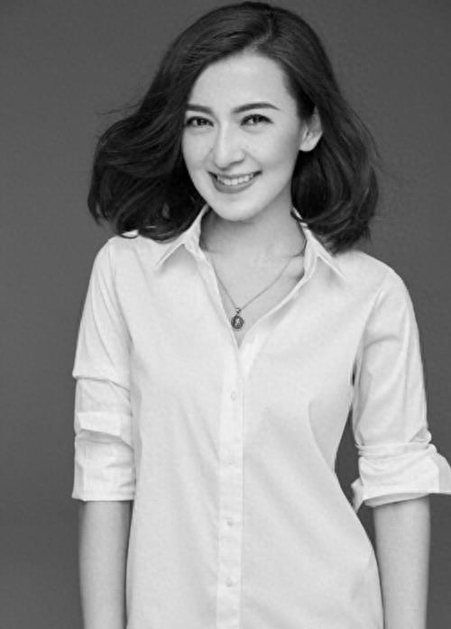 央视主持人小尼的老婆,不仅长得漂亮,学历还高,真羡慕