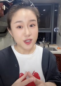 ​白鸽直播谈与刘亮离婚：一切都是最好的安排，我和小哥依然是亲人