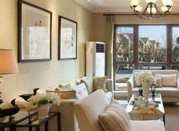 蒋欣曝出自己的家:床上放着几个布娃娃,快40岁还像个小孩一样