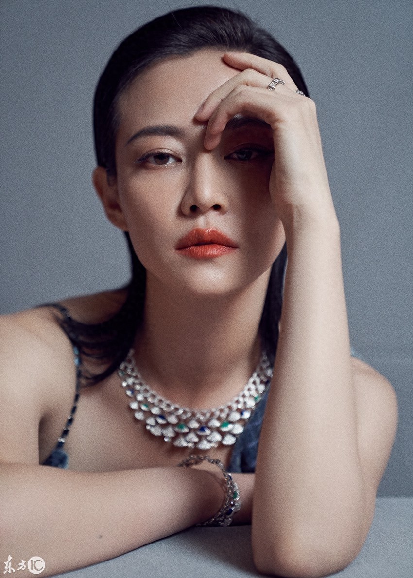 谭卓:跳得了钢管舞,唱得了越剧昆曲,这样的眼神谁受得了