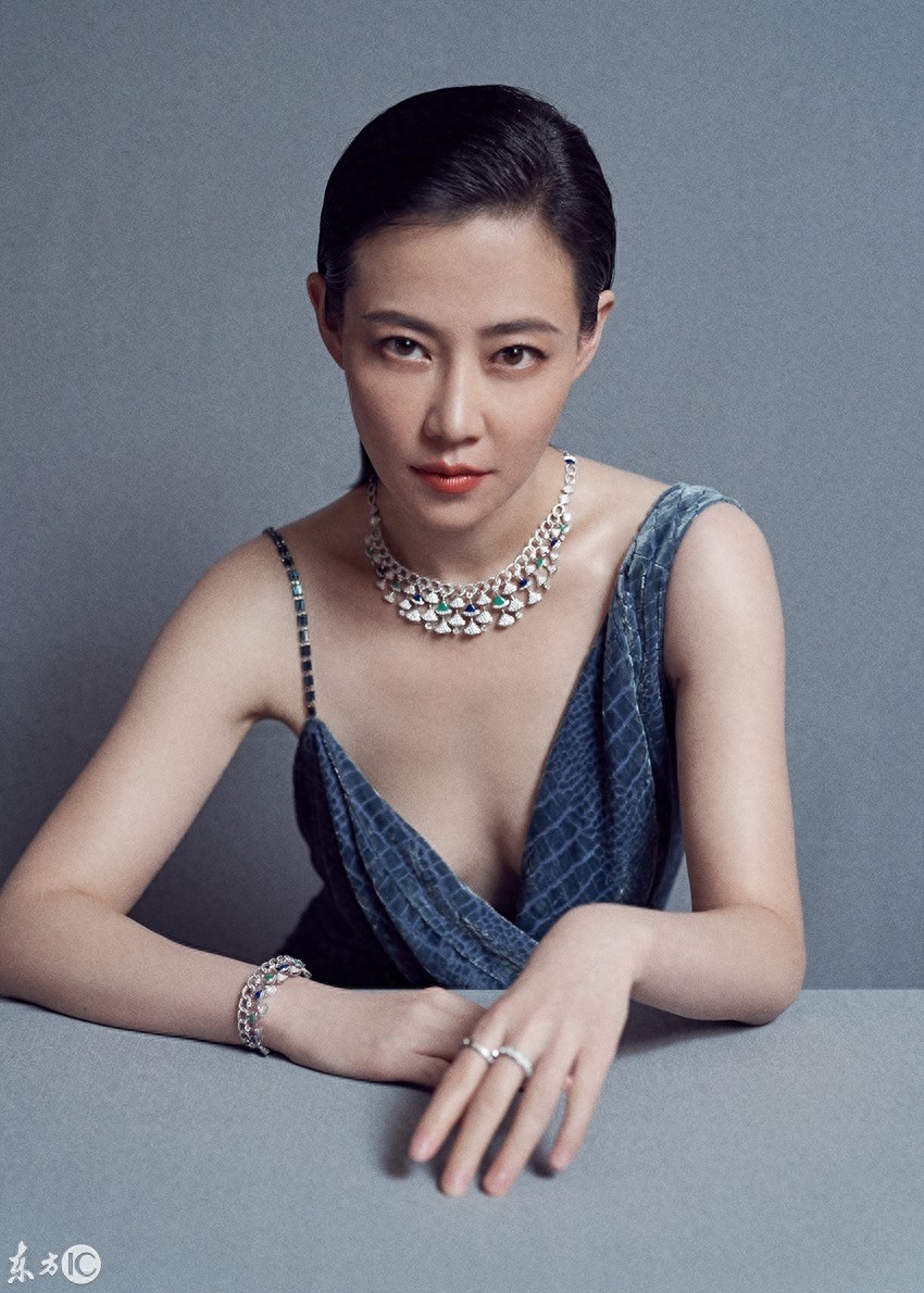 谭卓:跳得了钢管舞,唱得了越剧昆曲,这样的眼神谁受得了