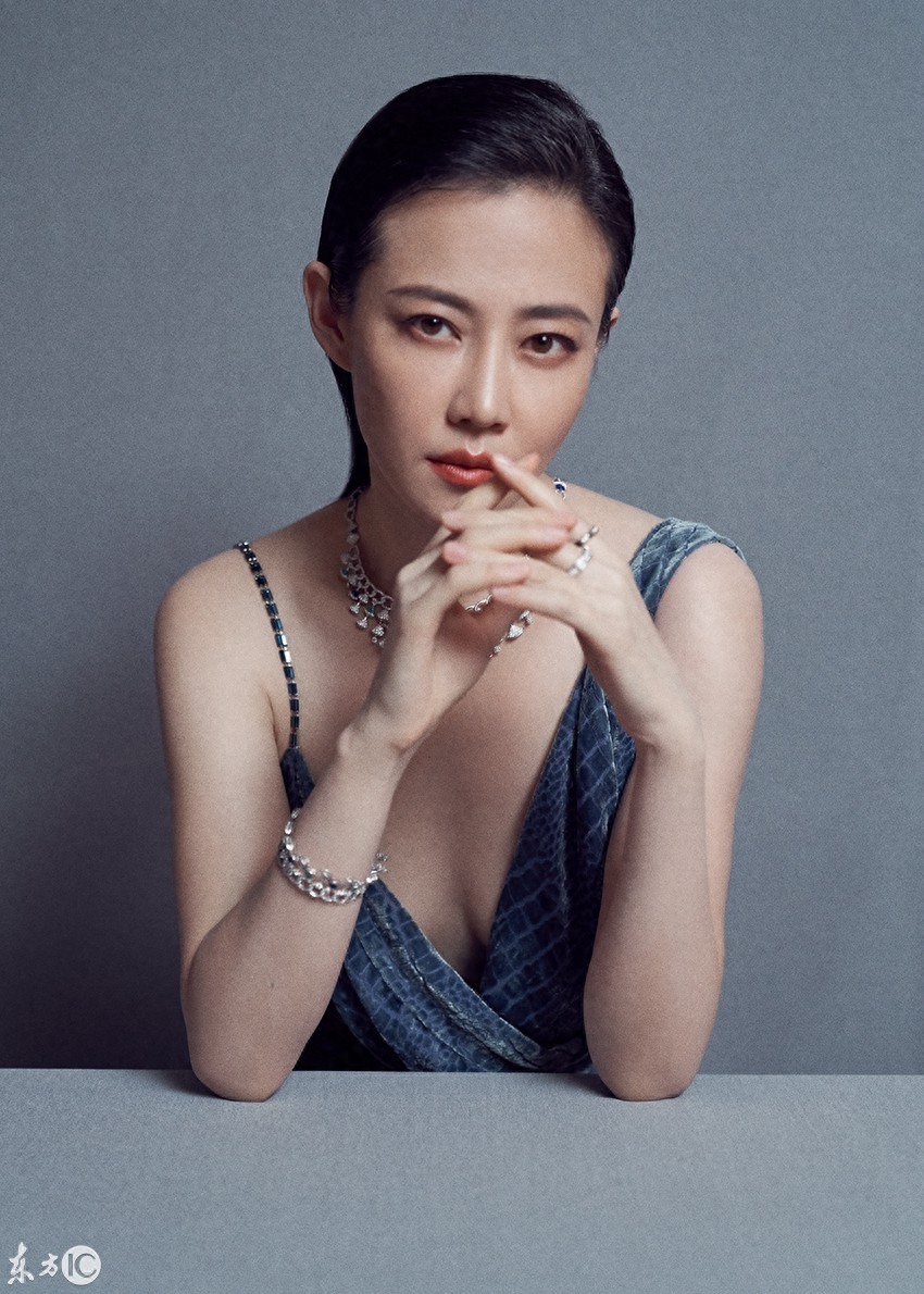 谭卓:跳得了钢管舞,唱得了越剧昆曲,这样的眼神谁受得了