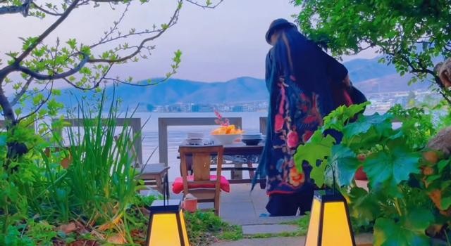 杨丽萍近照生活照很老吗(63岁杨丽萍湖景豪宅内景曝光)