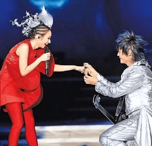 ​阿沁回应与詹雯婷分手原因 称在沟通中发现不适合