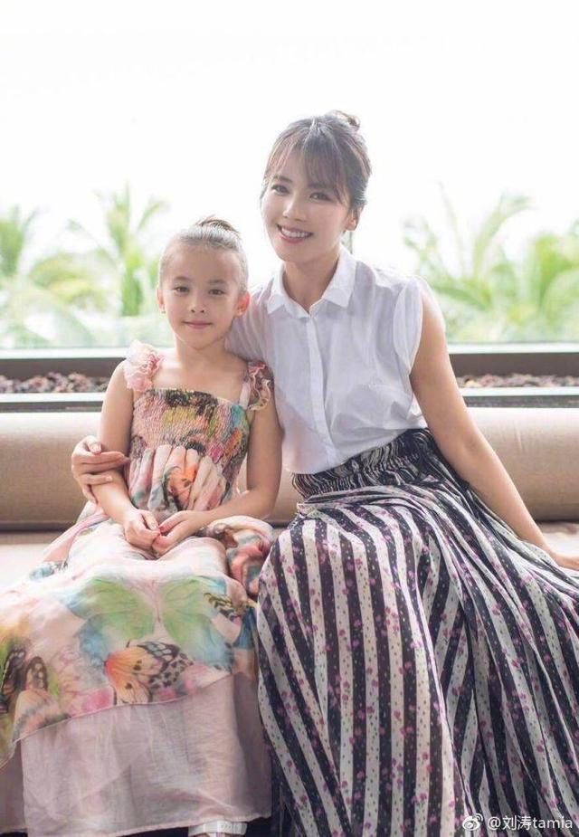 刘涛女儿近照曝光!眉眼与气质都和刘涛如出一辙,太漂亮了!