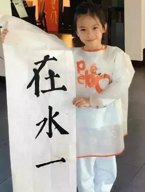 刘涛女儿近照曝光!眉眼与气质都和刘涛如出一辙,太漂亮了!