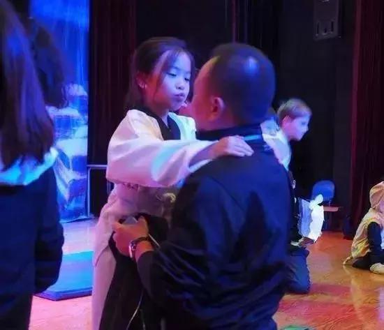 刘涛女儿近照曝光!眉眼与气质都和刘涛如出一辙,太漂亮了!