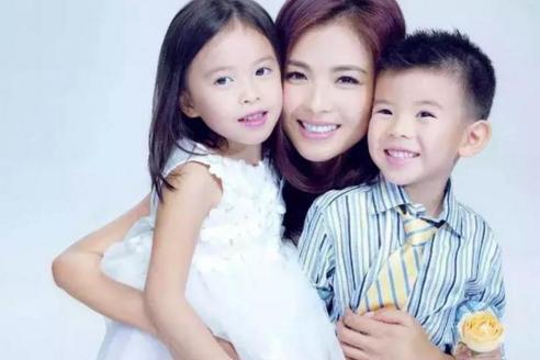 刘涛女儿近照曝光!眉眼与气质都和刘涛如出一辙,太漂亮了!