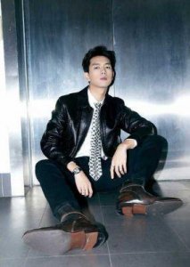 ​《剑王朝》中李现和李一桐的“床戏”引发热议，五毛特效让人出戏，韩商言的代