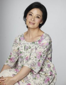 ​顾艳：饰演妈妈的专业户，为了家庭远离荧屏18年