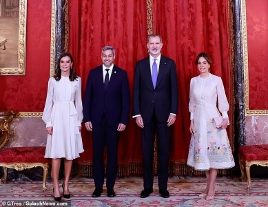 ​巴拉圭第一夫人赢了西班牙王后，只小2岁却像晚辈，肉嘟嘟却更美