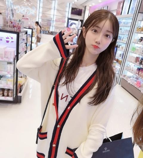 女主播不跟榜一吃饭,却跟榜三约会直播?粉丝:其实都吃过