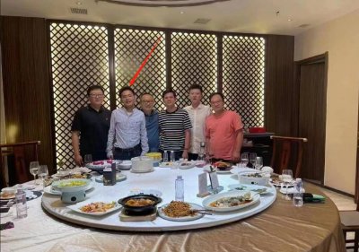 ​周劼照片被曝出，非常消瘦烟不离手，网友：是条耿直的汉子！