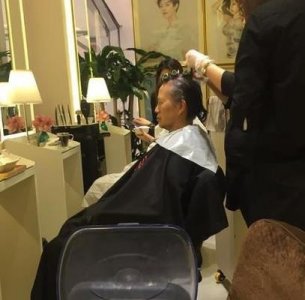 ​邓超晒母亲照片 网友:妈妈最伟大