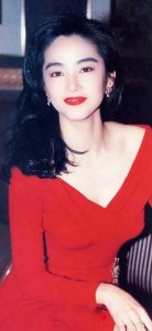 ​惊艳了时光：分享一组林青霞年轻时的照片，每一张都美的动人心魄