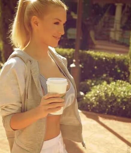 乳神乔丹卡佛的奶是真的吗 在德国本地有如此之高的人气绝不是偶然