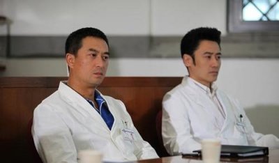 ​张嘉译强直性脊柱炎多少年了(张嘉译强直性脊柱炎侧弯多少度)