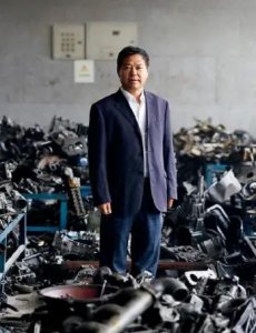 ​蓝翔校长荣兰祥：抢财产外出打岳父，把三个女儿送坐牢