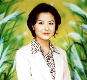 张泉灵简历 :27岁嫁45岁的李铁,从工作18年的央视辞职,如今身价过亿