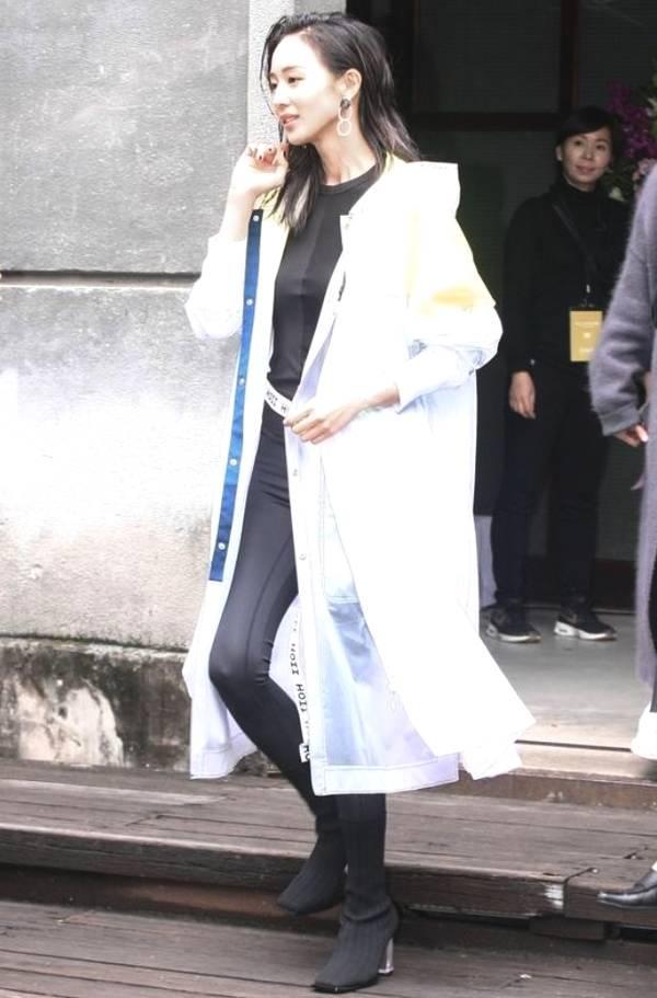 张钧甯跪湿发＋紧身衣变身御姐，简直不要太帅！