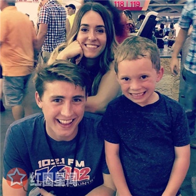 假笑男孩的微博是什么 假笑男孩叫什么资料介绍