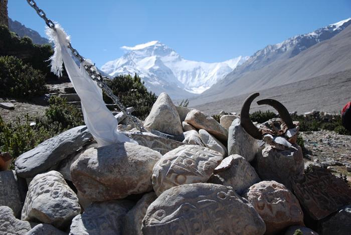 车水马龙的珠峰大本营已成历史,永久关闭,没有厕所,男女一起