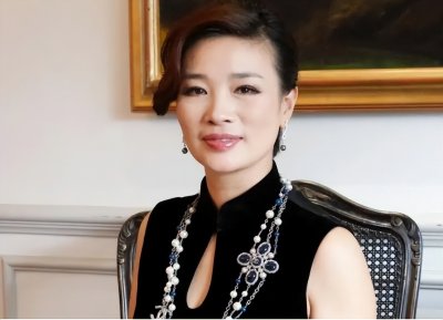 ​温州女富婆胡洁有多狠？前夫被她送进监狱，转身带娃嫁给周立波