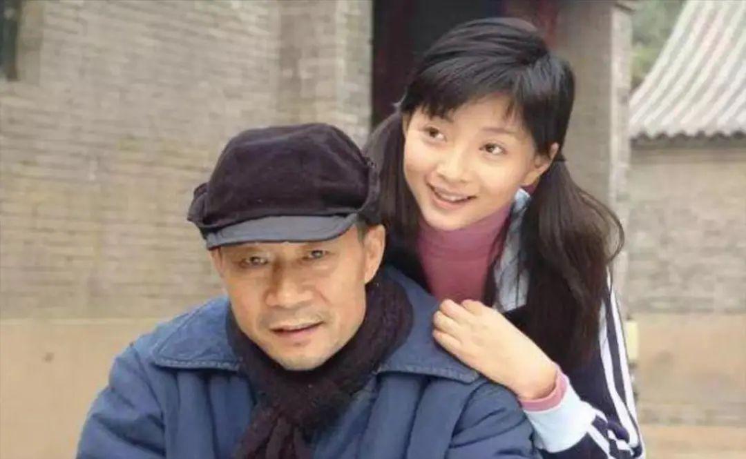 殷桃个人资料简介及家世(43岁殷桃二度“封后”揭露“强者法则”:不断开疆拓土的人生,才是真牛)