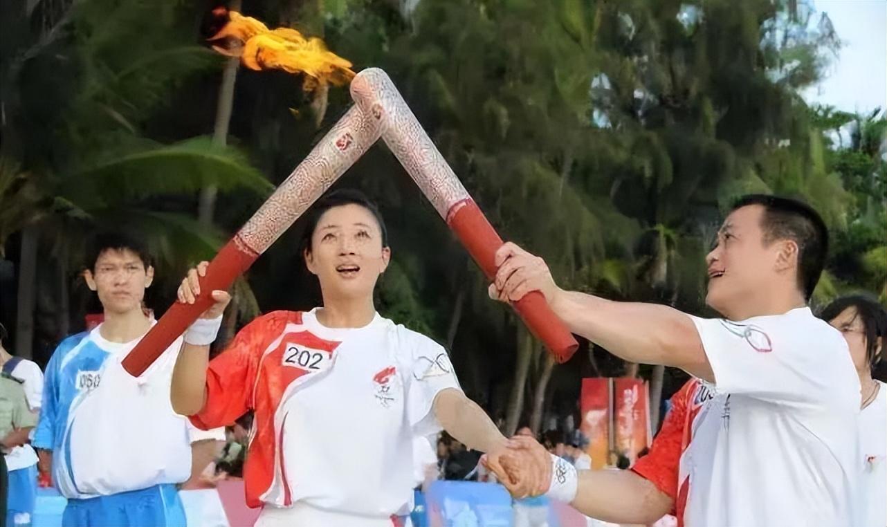 殷桃个人资料简介及家世(43岁殷桃二度“封后”揭露“强者法则”:不断开疆拓土的人生,才是真牛)