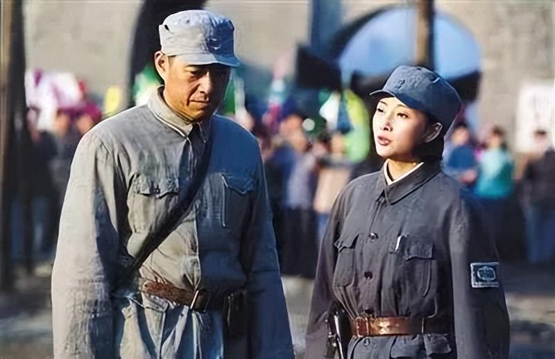 殷桃个人资料简介及家世(43岁殷桃二度“封后”揭露“强者法则”:不断开疆拓土的人生,才是真牛)