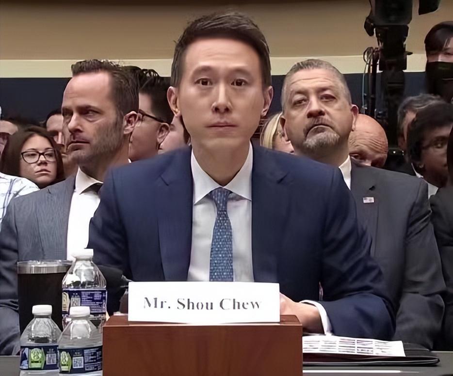 周受资个人简介：一介平民考上哈佛，协助雷军上市小米，今天舌战美国国会